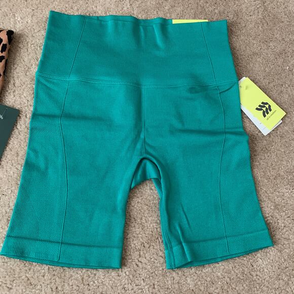 Women’s High-Rise Biker Shorts Size Medium- NWT - Picture 2 of 10